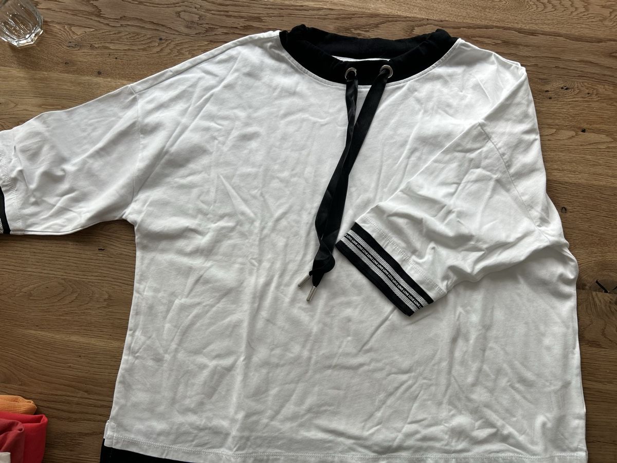 Lotti di vestiti: 6 Oberteile Grösse 44/46 – Usato da Lachen SZ venduto da rah_c6qj 2