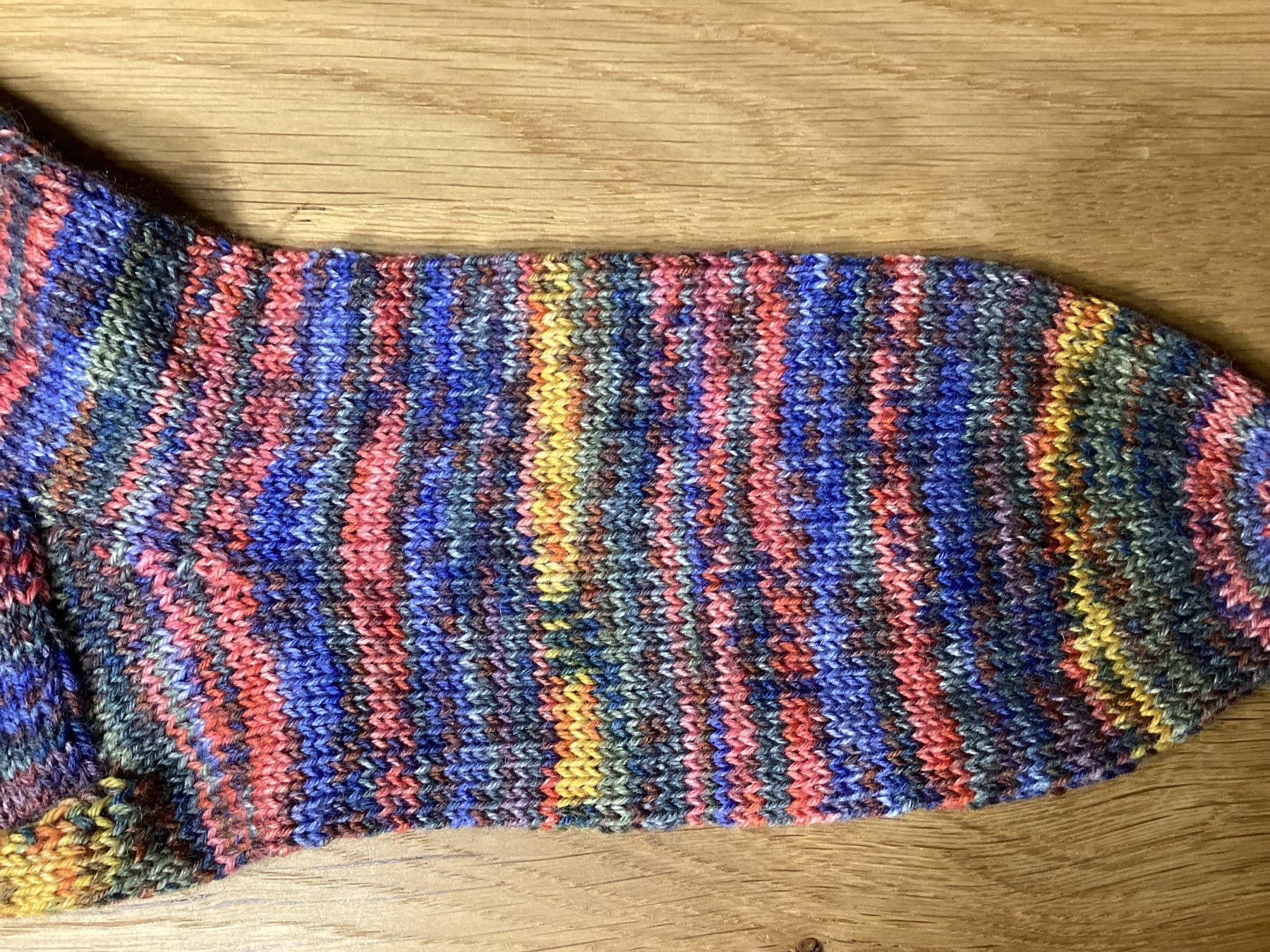 Calze: Handgestrickte Hundertwasser Socken – Nuovo e nell'imballaggio originale da Flawil venduto da kruemeli02 1