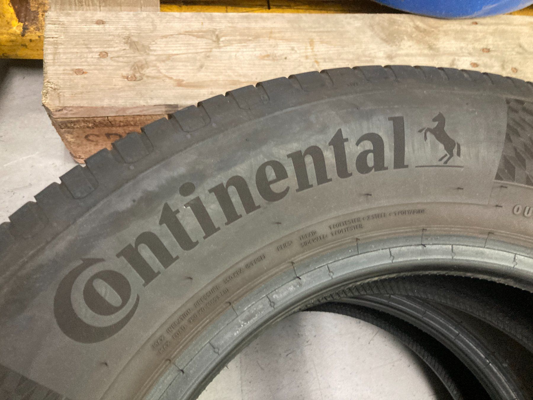 Continental Pneus & Kompletträder: 215/65R16 Sommerpneu Continental – Gebraucht aus Cham von WB2223 1