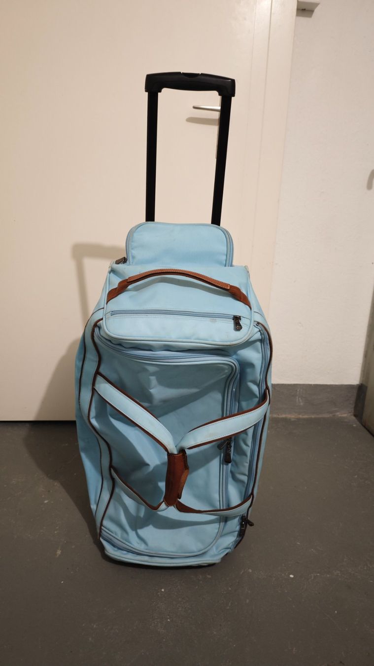 Longchamp Valigie: Longchamp Le Pliage Reisetasche mit Rollen, hellblau – Usato da Zürich venduto da Kybele25 4