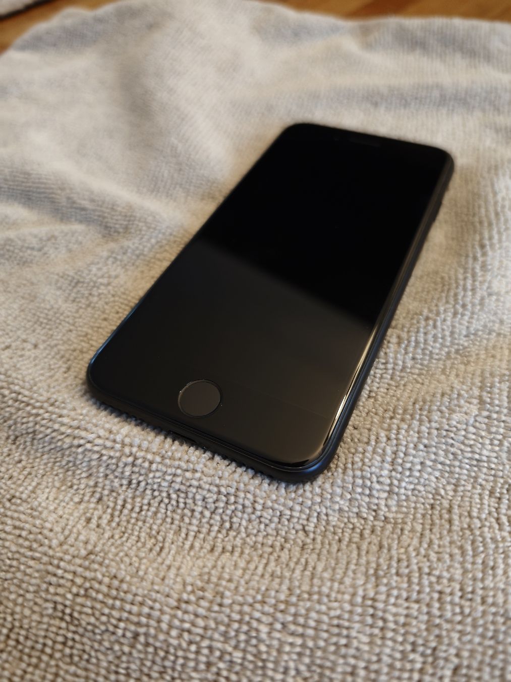 Apple Telefoni cellulari / Smartphones: Apple iPhone SE 2020 - 64 GB – Usato da Volketswil venduto da Dbx_856 2
