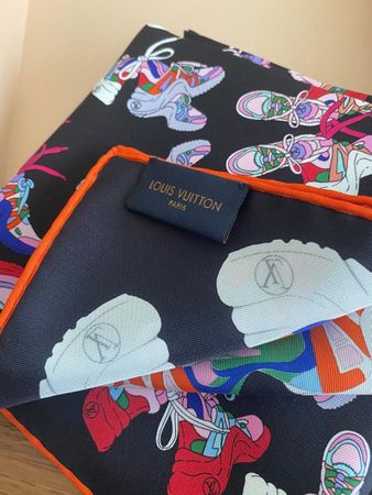Original Louis Vuitton Foulard Sneakers