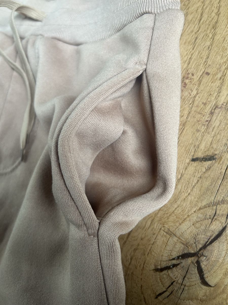 Shein Pantaloni: Jogginghose beige Grösse M von SHEIN  – Usato da Frauenfeld venduto da jae_vs6j 6