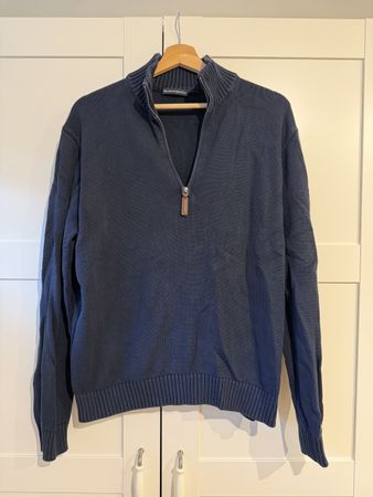 Schöner Herrenpullover dunkelblau