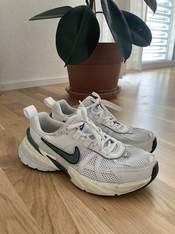 Nike Herrenschuhe: Nike V2K Run – Gebraucht aus Zollikofen von Rachji