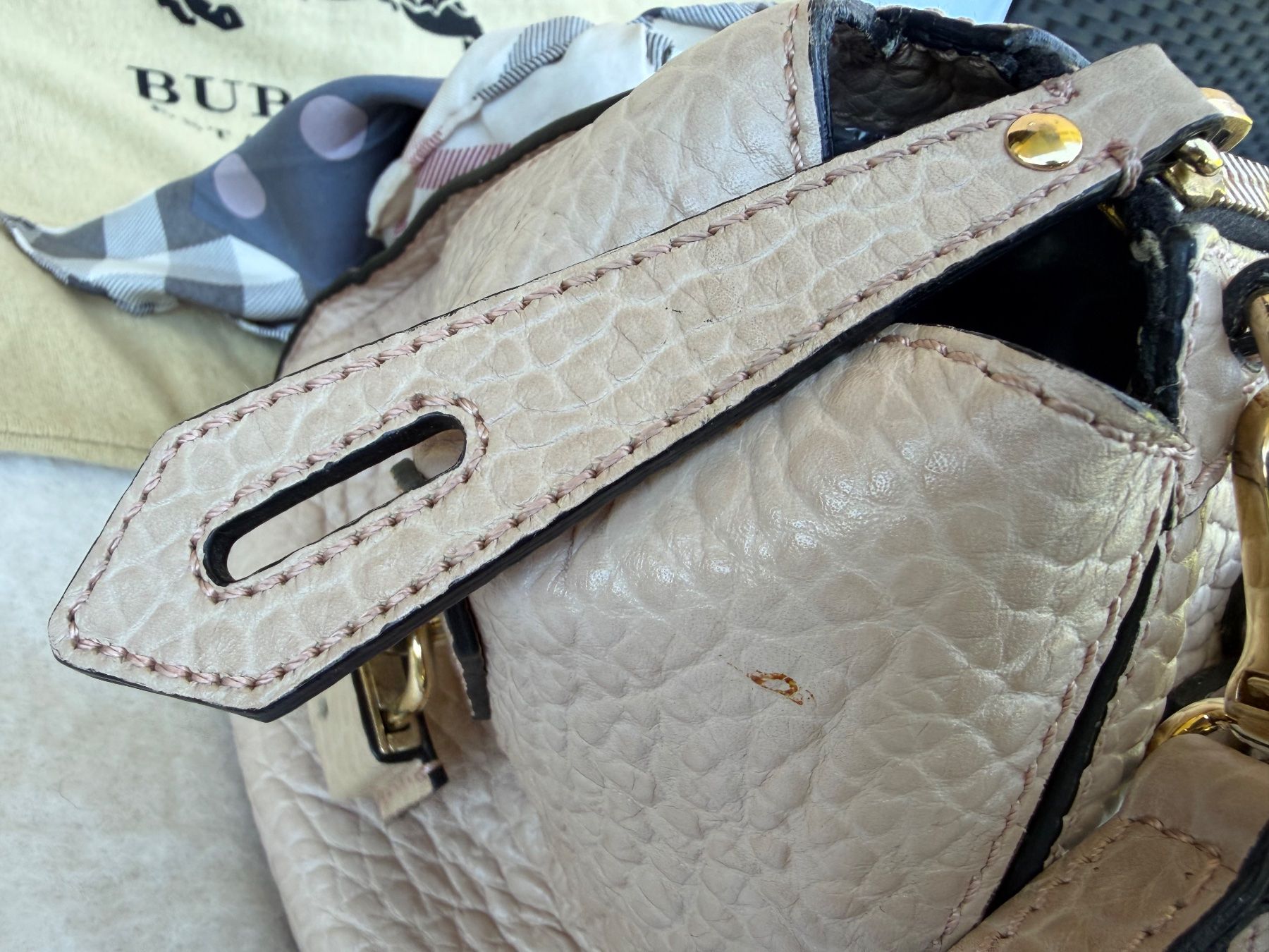 Burberry Taschen für Damen: Burberry Clifton – Gebraucht aus Steinen von FIN 6