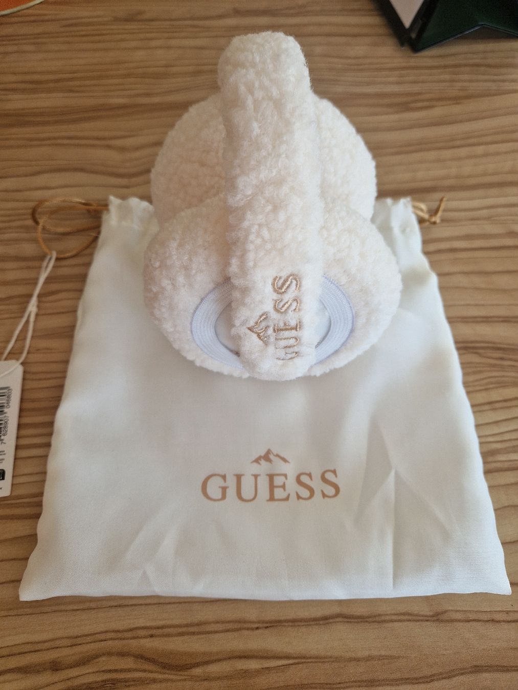 Guess Copricapi, berretti & cappellini: Cache-oreilles beige Guess neufs – Nuovo e nell'imballaggio originale da Delémont venduto da bouboute01 2