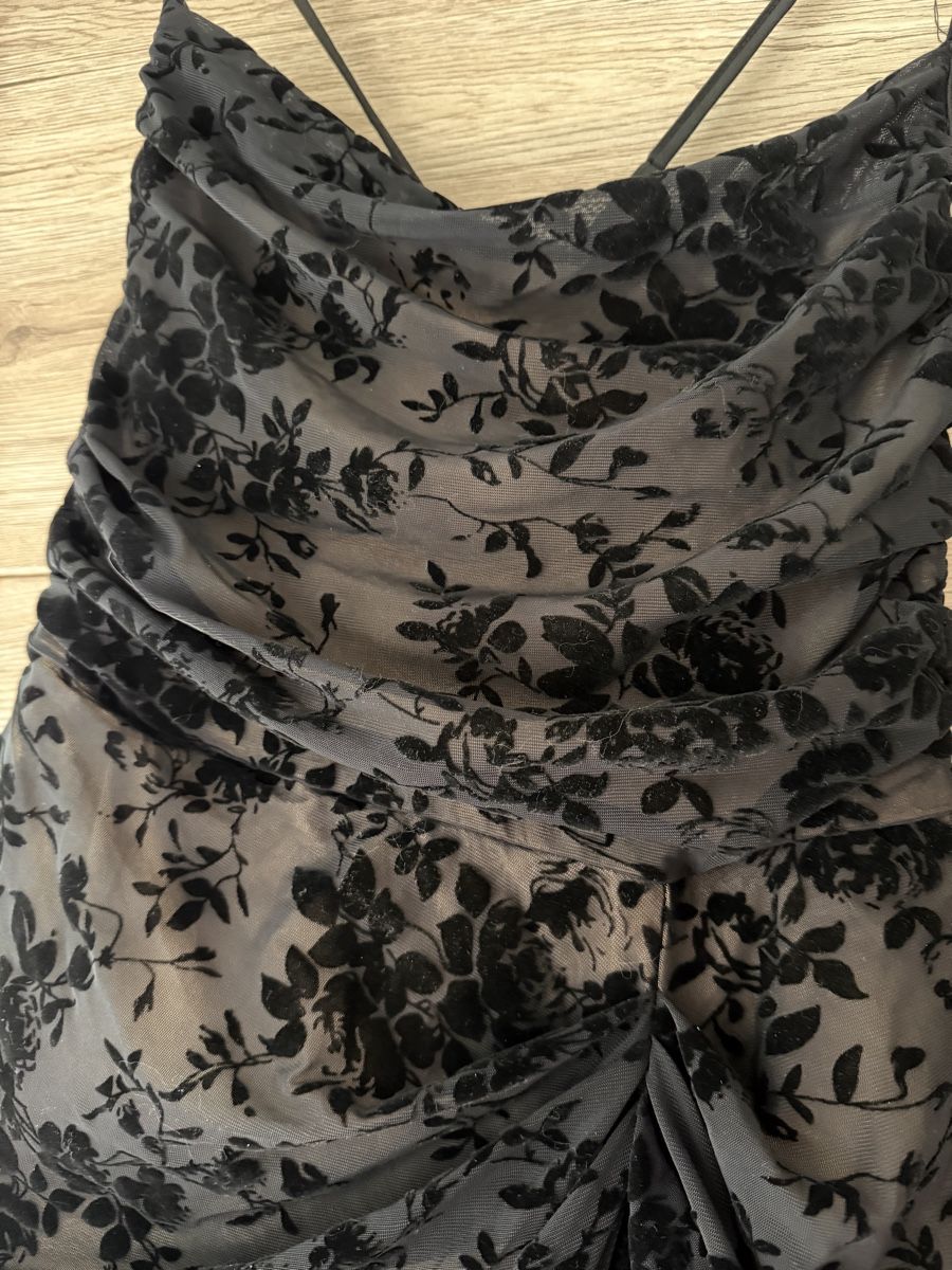 Vestiti: Schickes, asymmetrisches kleid mit Blumenmuster – Nuovo (secondo la descrizione) da Au ZH venduto da FMRF 3