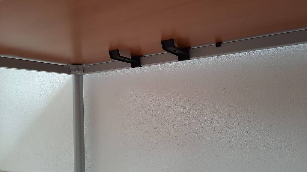 Scrivanie: Schreibtisch und Korpus (Standcontainer) – Usato da Fahrwangen venduto da Zirkon8 3