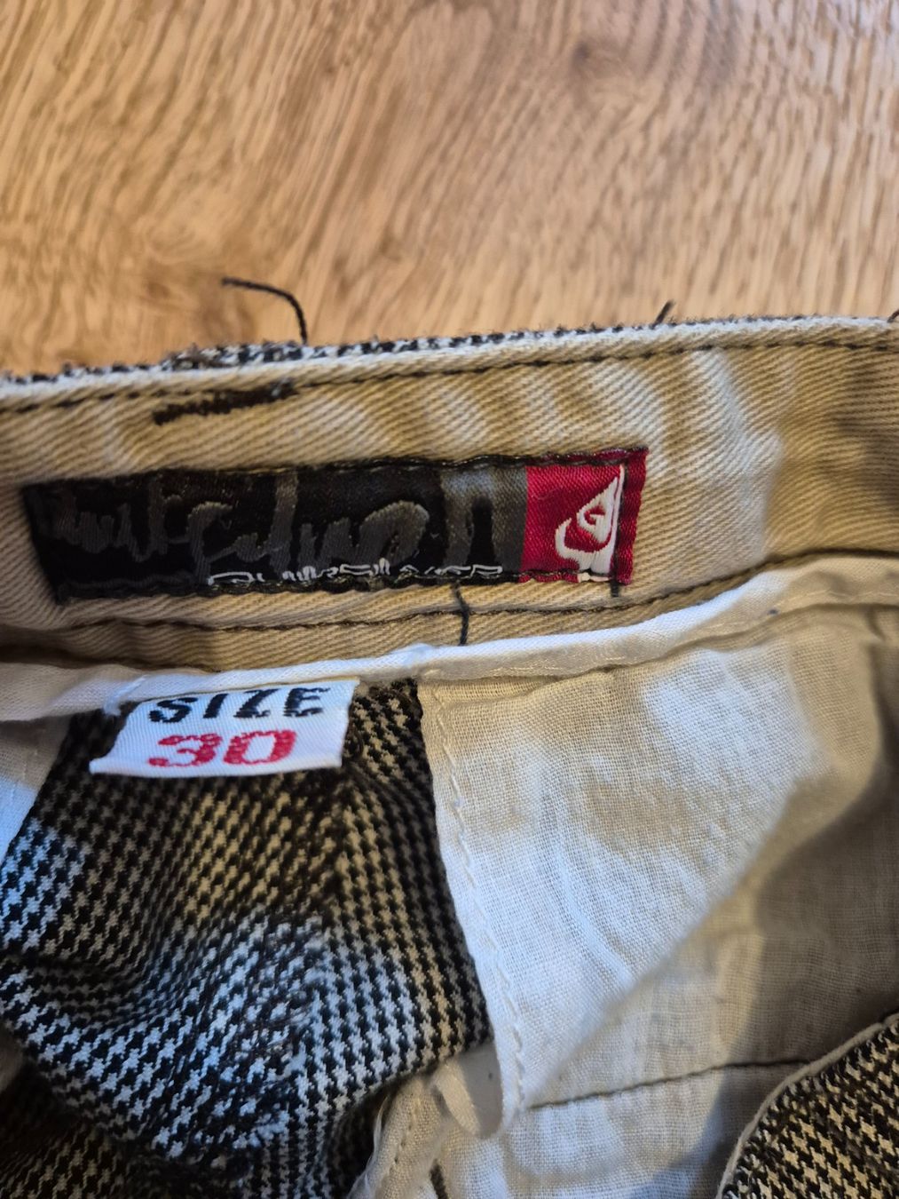 Quiksilver Pantaloni: Stoffshorts "Quiksilver" (Grösse 30) – Usato da Gams venduto da tischi97 4