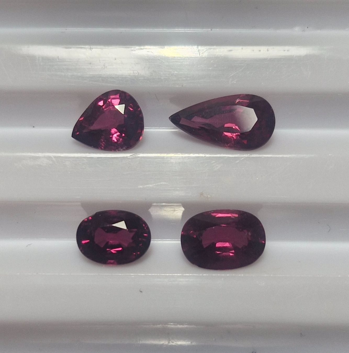 Pietre preziose: 4 Rhodolith Granate | 7.06 ct Total | Unbehandelt – Nuovo e nell'imballaggio originale da Zürich venduto da GOS08 1