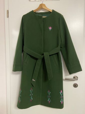 Un manteau Disney Frozen Anna de Belle Maison Japan L