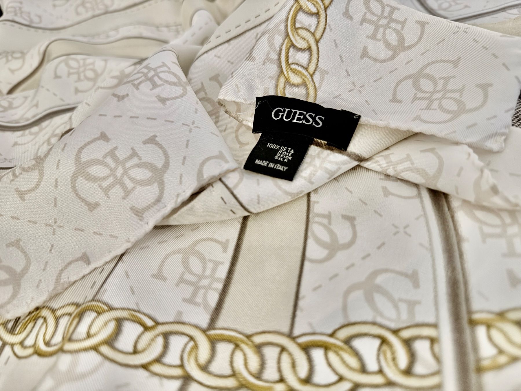 Guess Foulard & Sciarpe: GUESS Seidetuch – Usato da Genève venduto da mar_g5r2 1