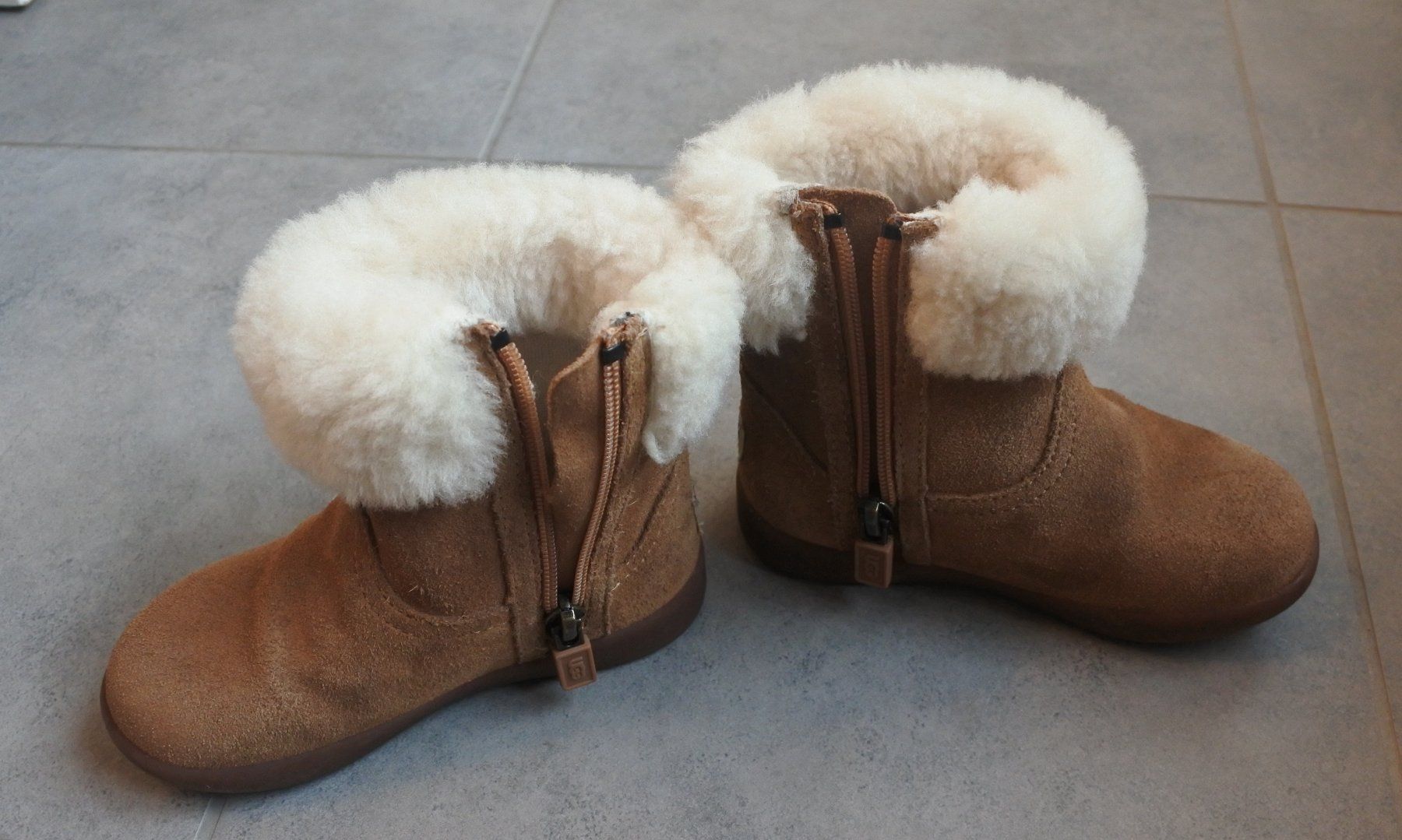 Ugg Scarpe per ragazzi: UGG - Kleinkinder Jorie Boot Grösse 23.5 – Usato da Lugano venduto da fc2017 4