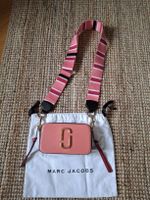 The snapshot de Marc Jacobs et corail blanc et bordeaux