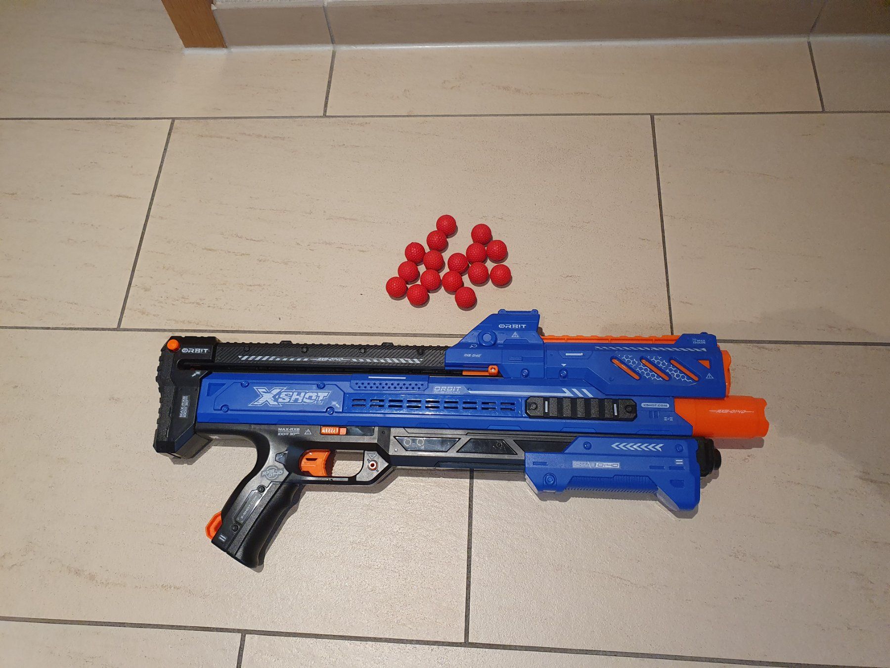 Giocattoli: BALL BLASTER CHAOS ORBIT MIT 16 BÄLLEN – Usato da Therwil venduto da joc_mq6z