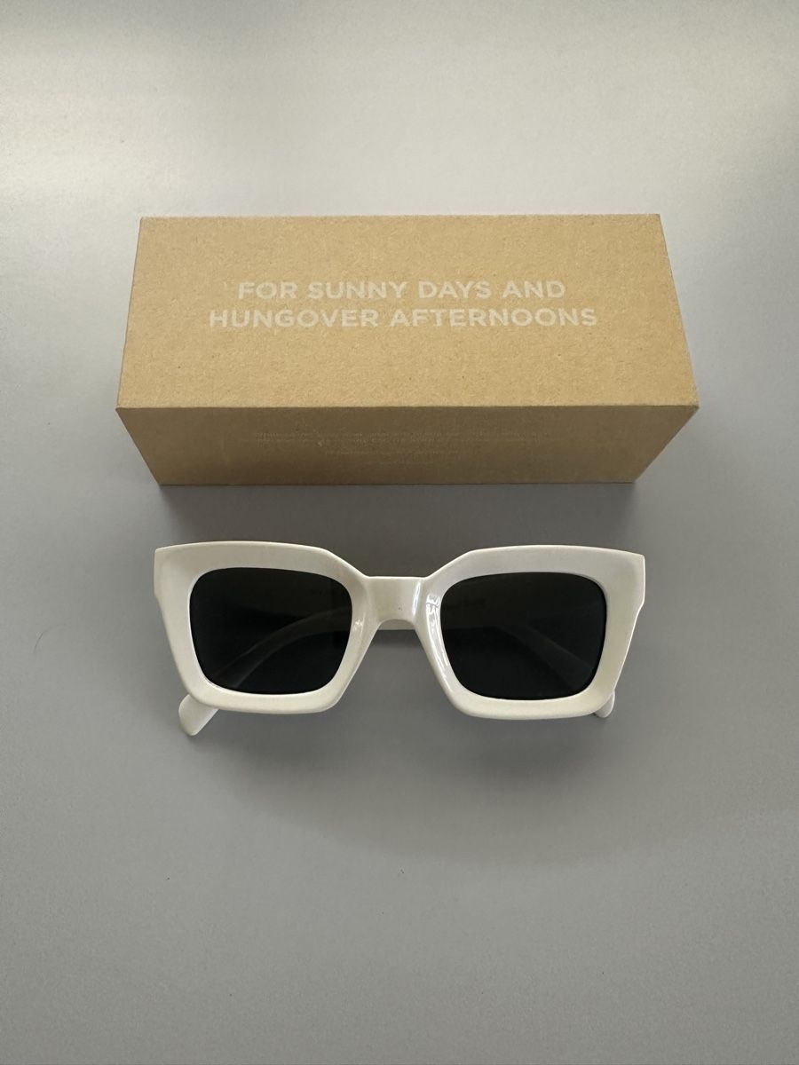 Brillen & Gläser: Sonnenbrille weiss rechteckig mit Box – Neu (gemäss Beschreibung) aus Schwanden GL von bil_2n28