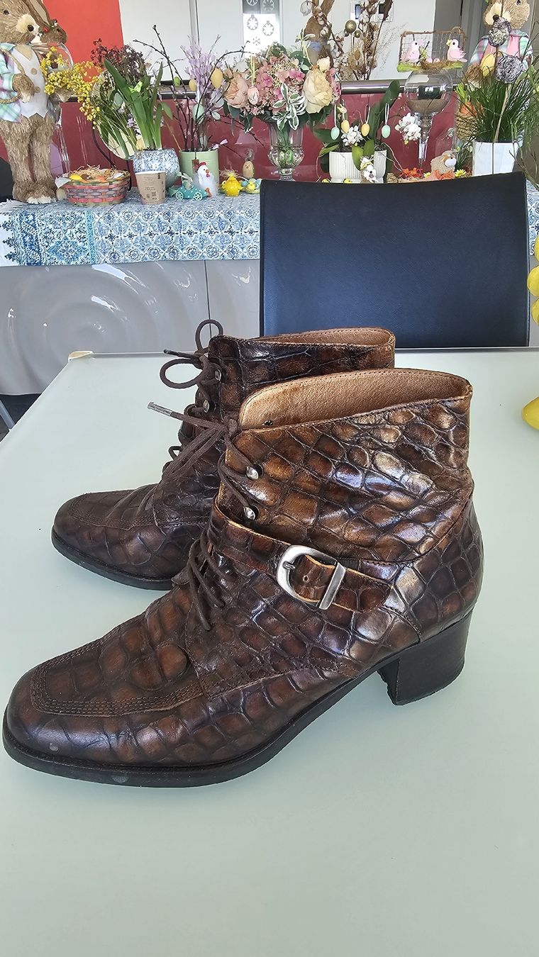 Scarpe da donna: Bottines en cuir véritable – Usato da Nax venduto da mojy