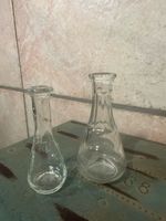 2 Glasflaschen  leer 1/16l und kleiner Schnapsflaschen unben