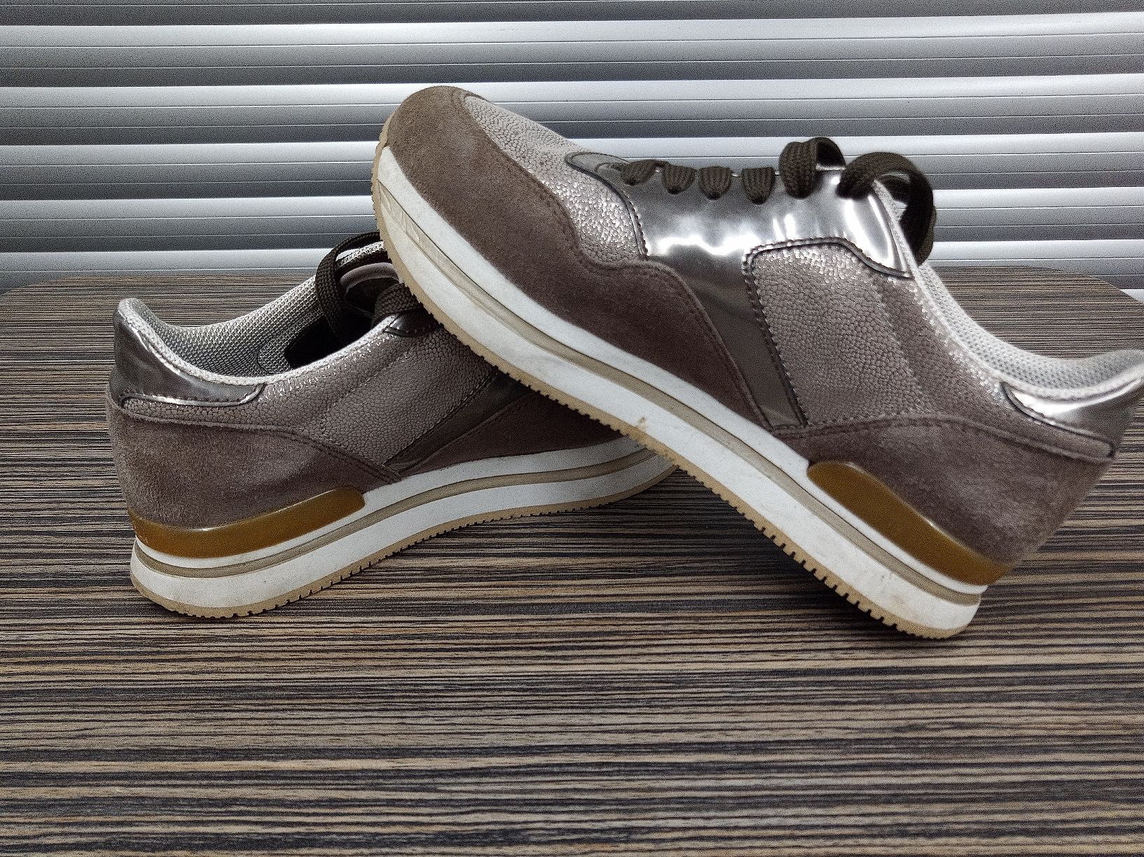Hogan Scarpe da donna: Hogan Sneaker Damen - 24,5cm Innensohle – Usato da Reiden venduto da Zofi-Brocki