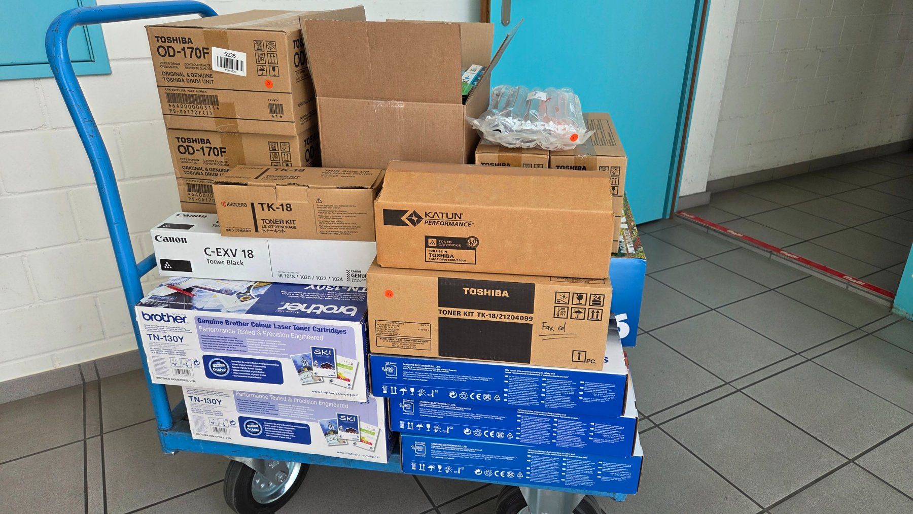 Cartucce per stampanti & toner: Druckerpatronen – Usato da Veltheim AG venduto da sixjet
