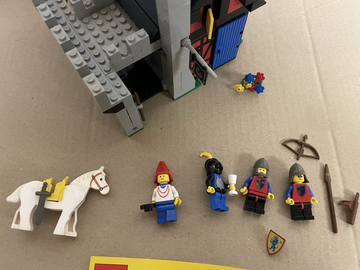 Lego Spielzeuge: Lego Ritter Burg Schloss 10000 – Gebraucht aus Möriken AG von Peka01 1