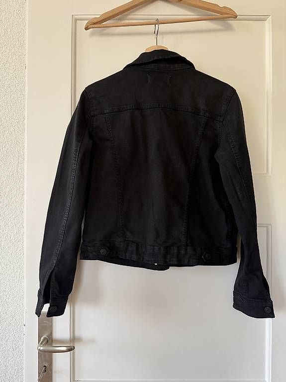 Giacche: SCHWARZE JEANSJACKE – Usato da Zürich venduto da Nadgb1303 4