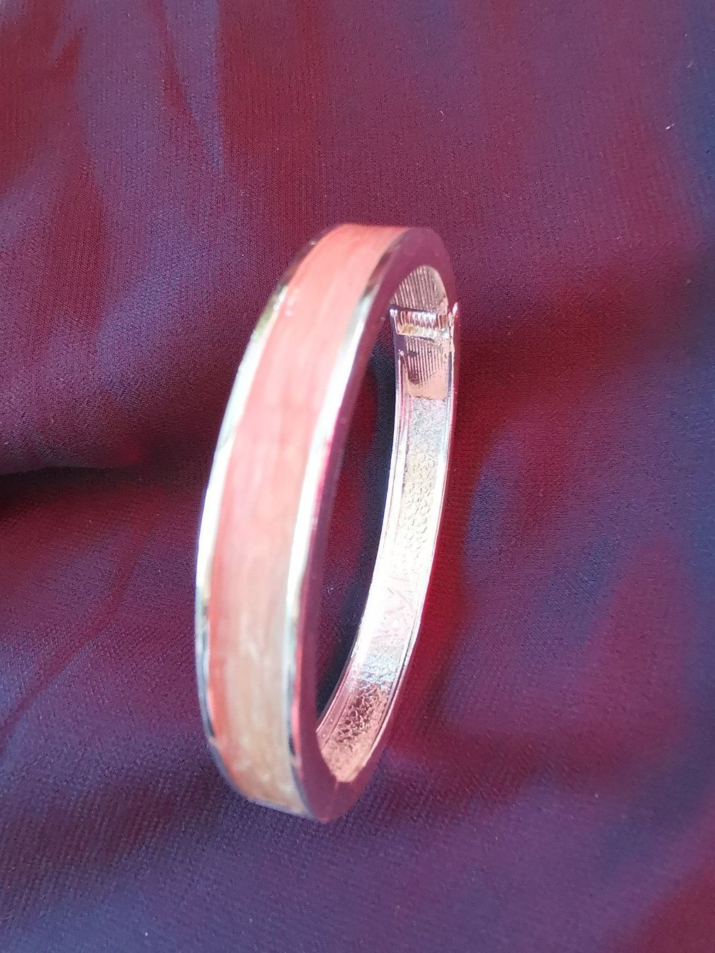 Armbänder & -reifen: Armreif mit Emaille-Muster, ClickClack-Verschluss – Gebraucht aus Zürich von Pokiemon 1