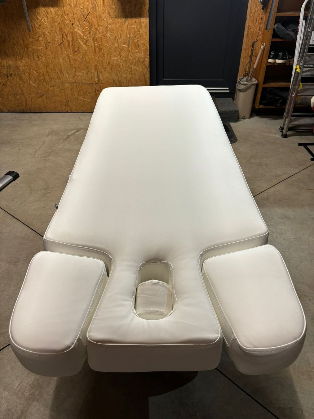 Lettini & sedie per cosmetici: Table de massage à 4 moteurs – Usato da La Chaux-de-Fonds venduto da jer_yck7 1