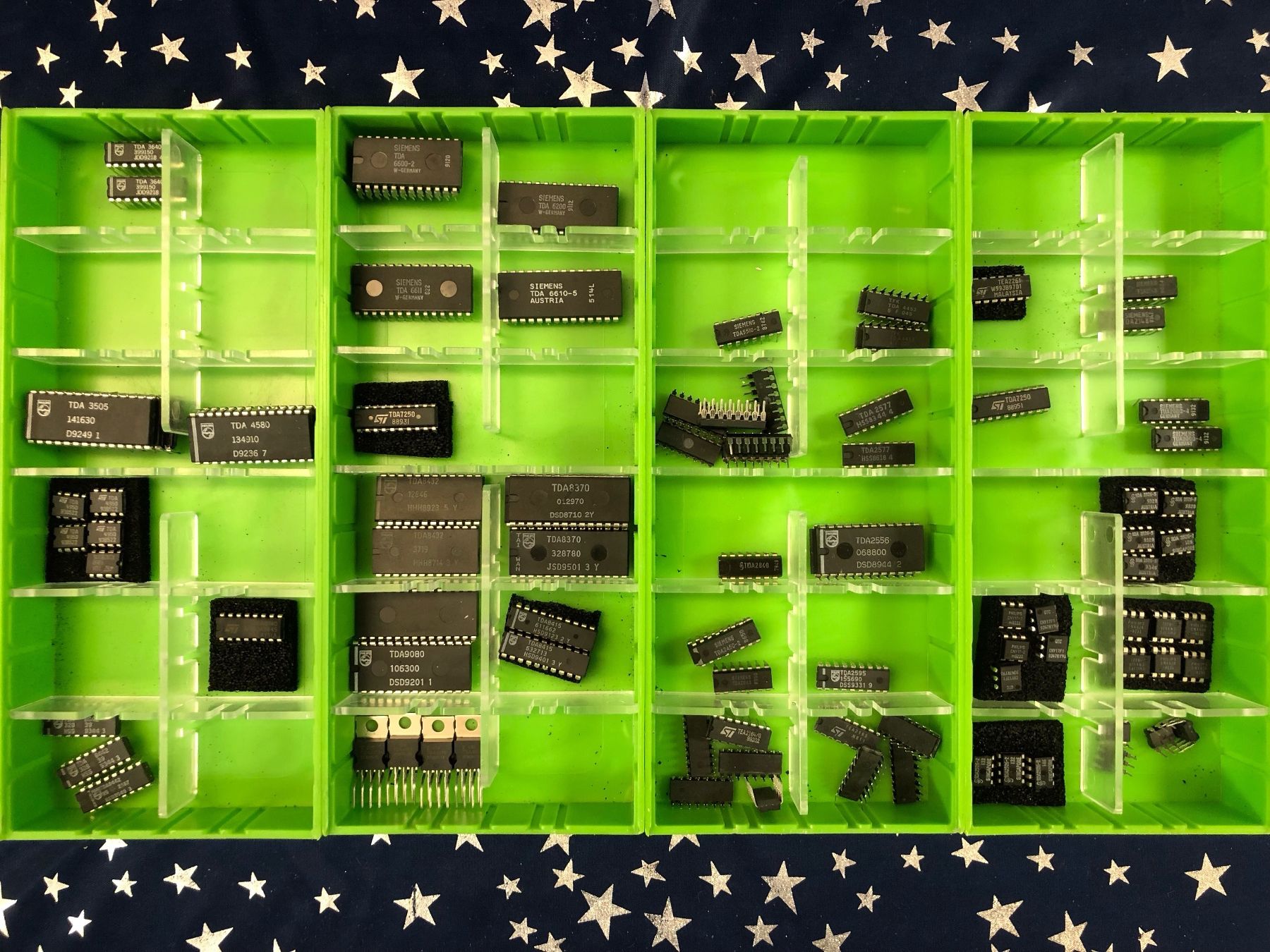 Philips Componenti elettronici: Sortiment TDA IC’s von Philips, STMicroelectronics & Siemens – Nuovo e nell'imballaggio originale da Neerach venduto da Arbimus 1