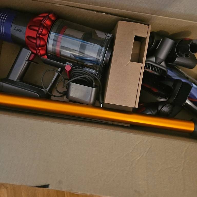 Dyson Staubsauger & Zubehör: Dyson V10nouvel – Gebraucht aus Plan les Ouates von Ana_s21