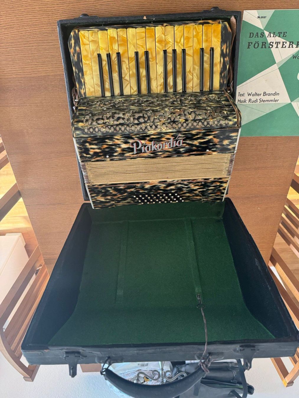Strumenti musicali: Akkordeon inkl Koffer – Usato da Urdorf venduto da robinson80 2