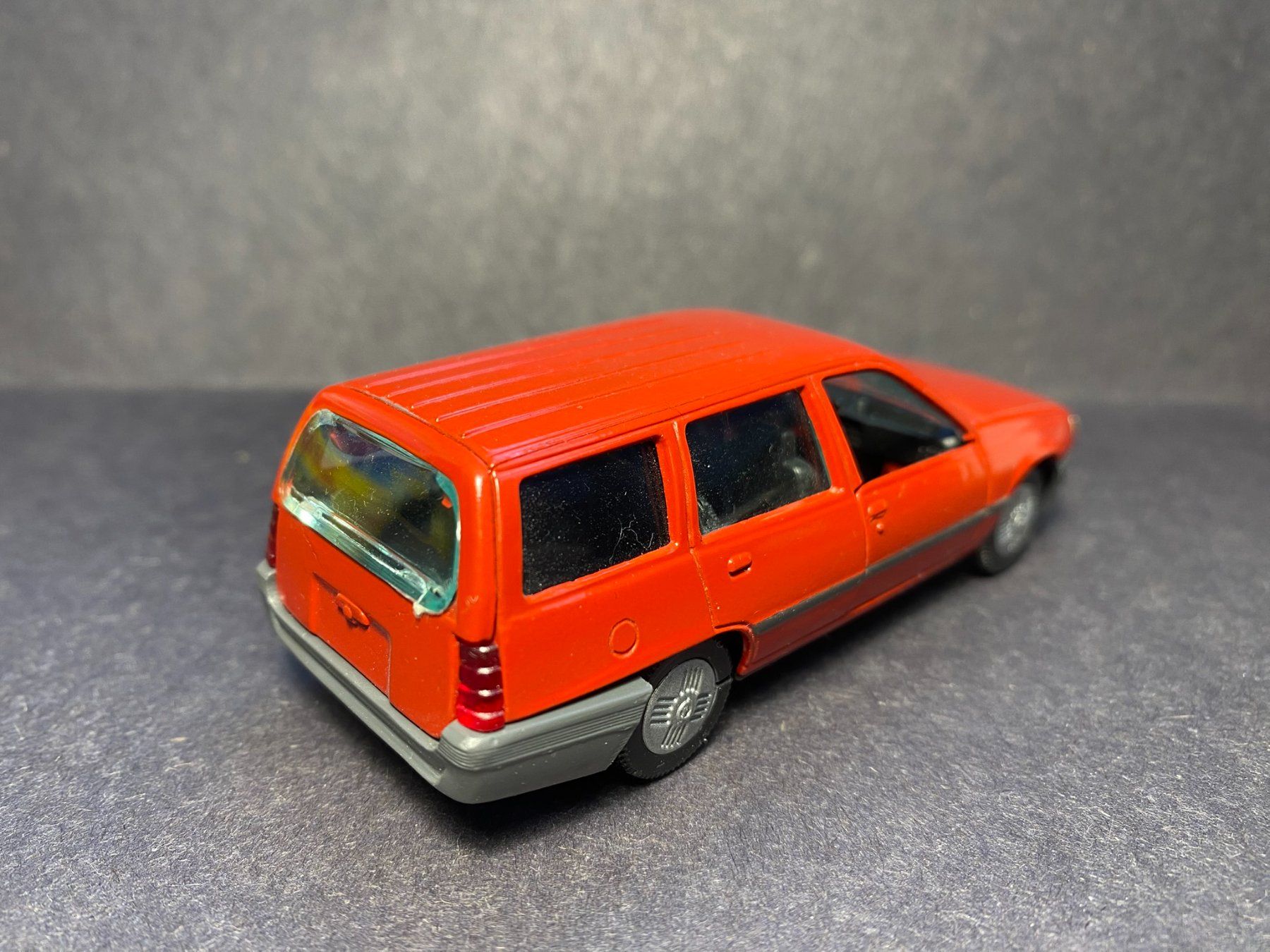 Gama Modellini d'auto: Opel Kadett E Caravan - GAMA 1:43 – Usato da Spiez venduto da Mlandcruiser 4