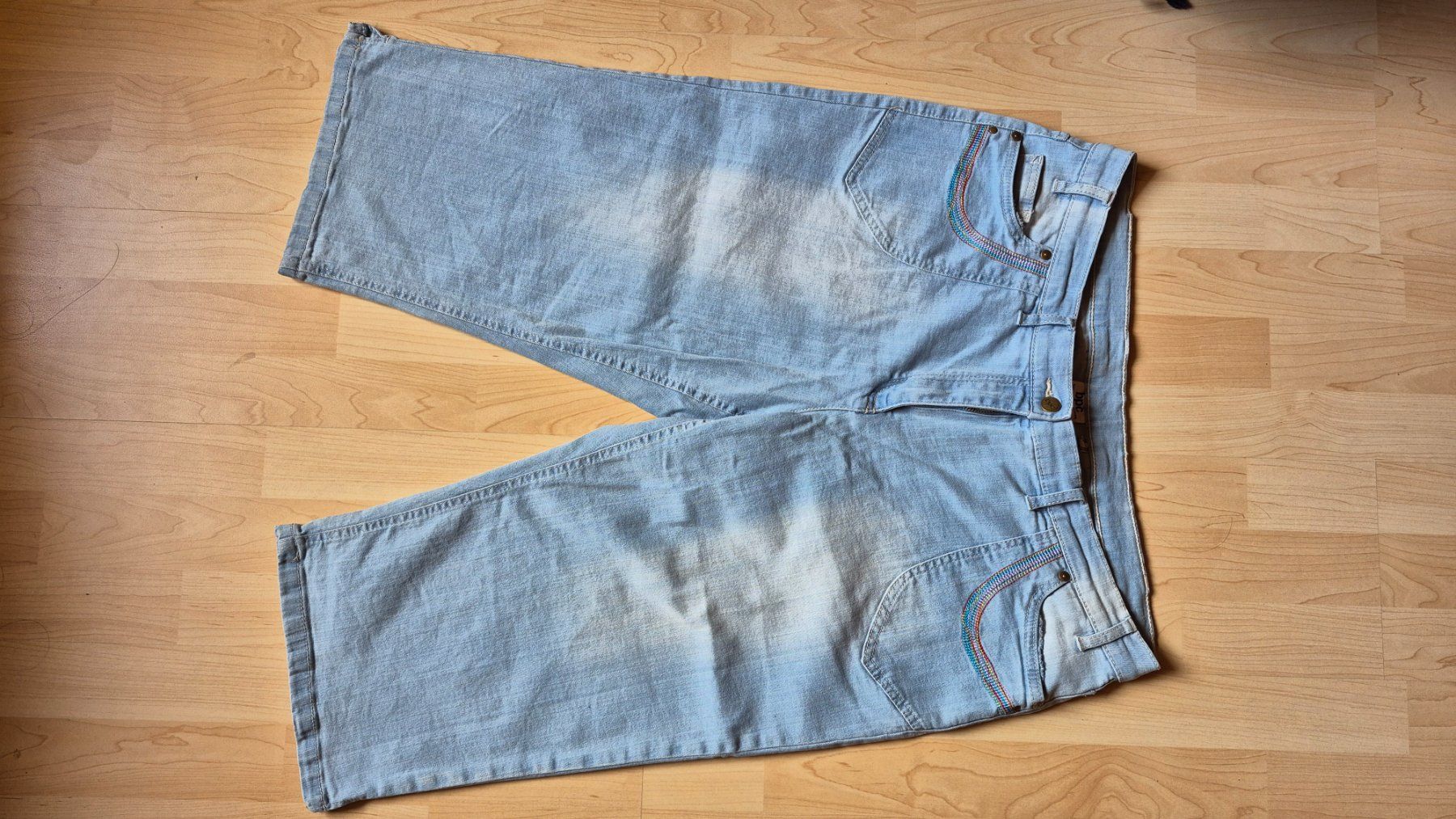 Jeans: Hellblaue kurze Jeans, Grösse 48 – Usato da Engi venduto da Mil_31