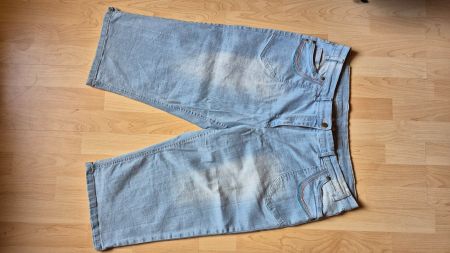 Hellblaue kurze Jeans, Grösse 48