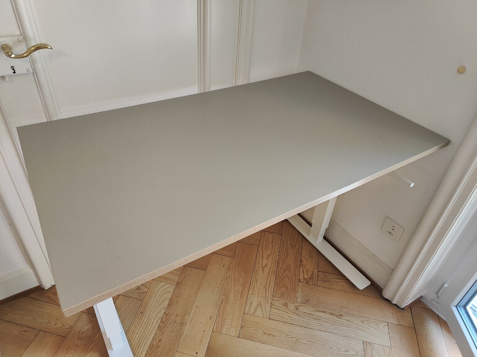 Ikea Scrivanie: IKEA Schreibtisch höhenverstellbar  – Usato da Basel venduto da jul_bd2l 1