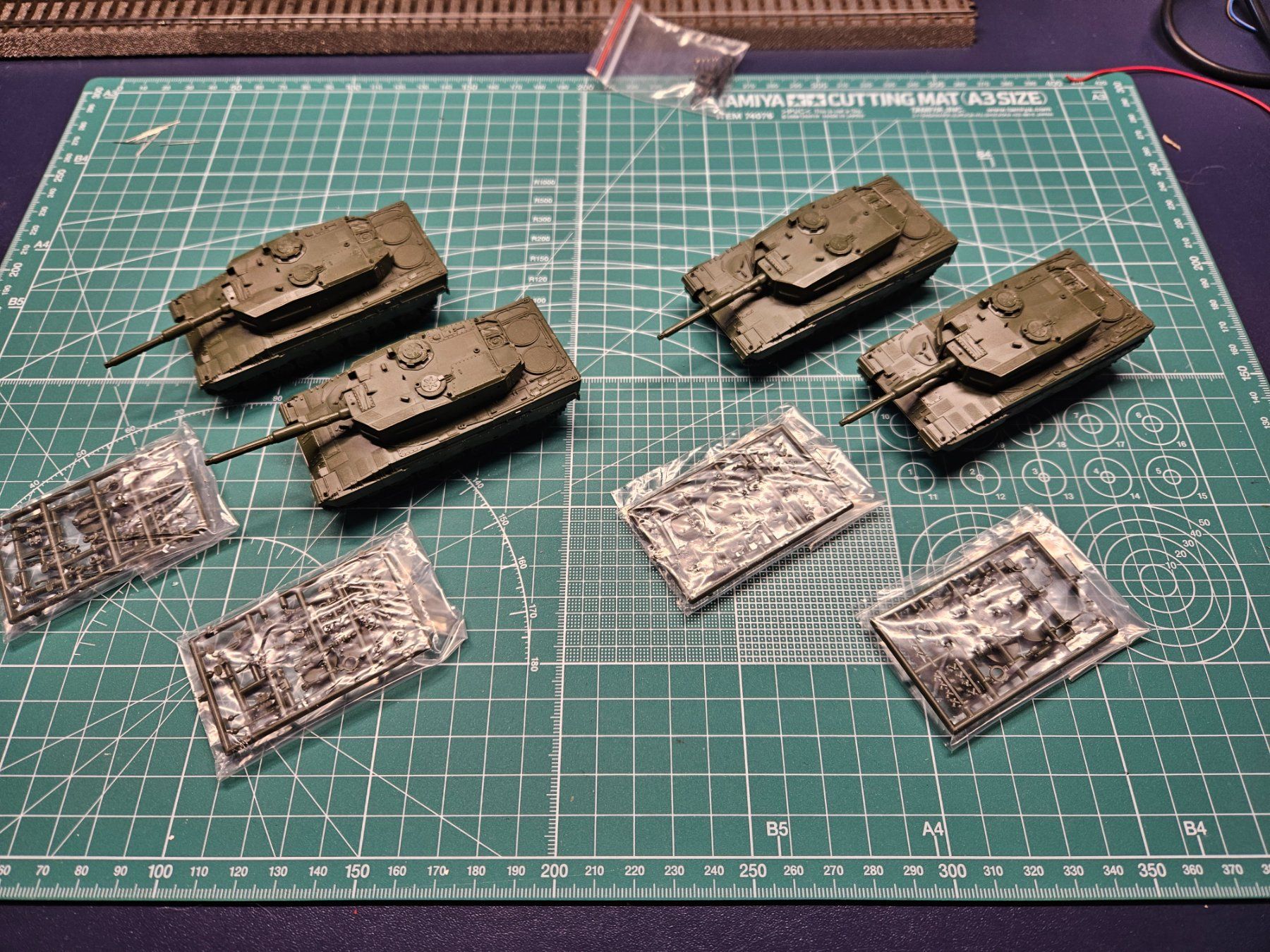 Roco Trains électriques: Roco Minitanks Leopard 2 – D'occasion à Chêne-Pâquier par zys_kq8t
