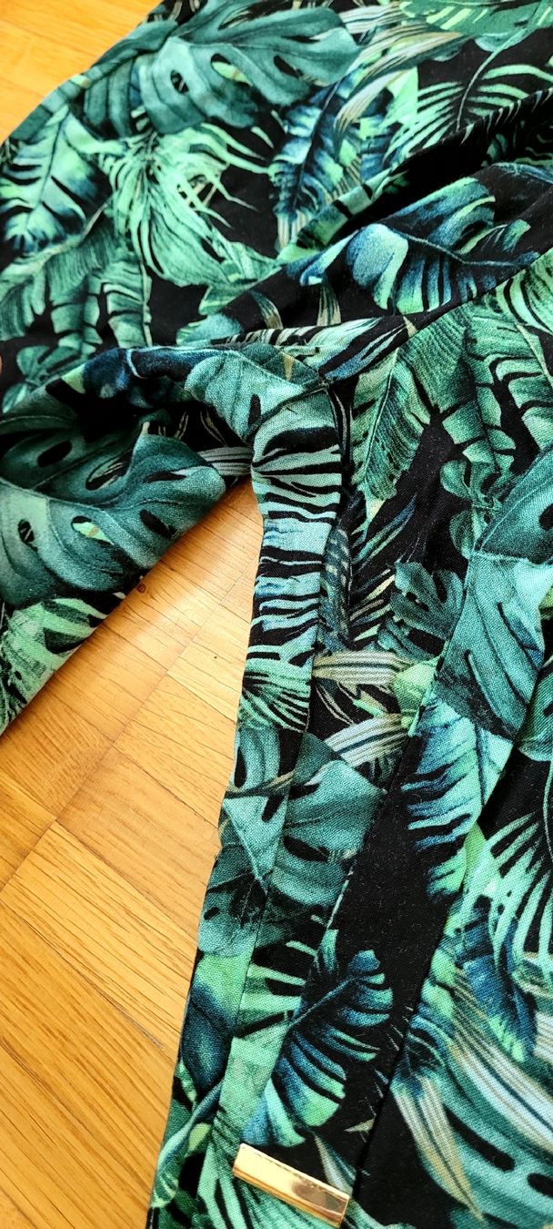 Pantaloni: Sommerhose mit Blattmuster, Grösse 36 neu – Nuovo (secondo la descrizione) da Emmenbrücke venduto da gatasalvache 3