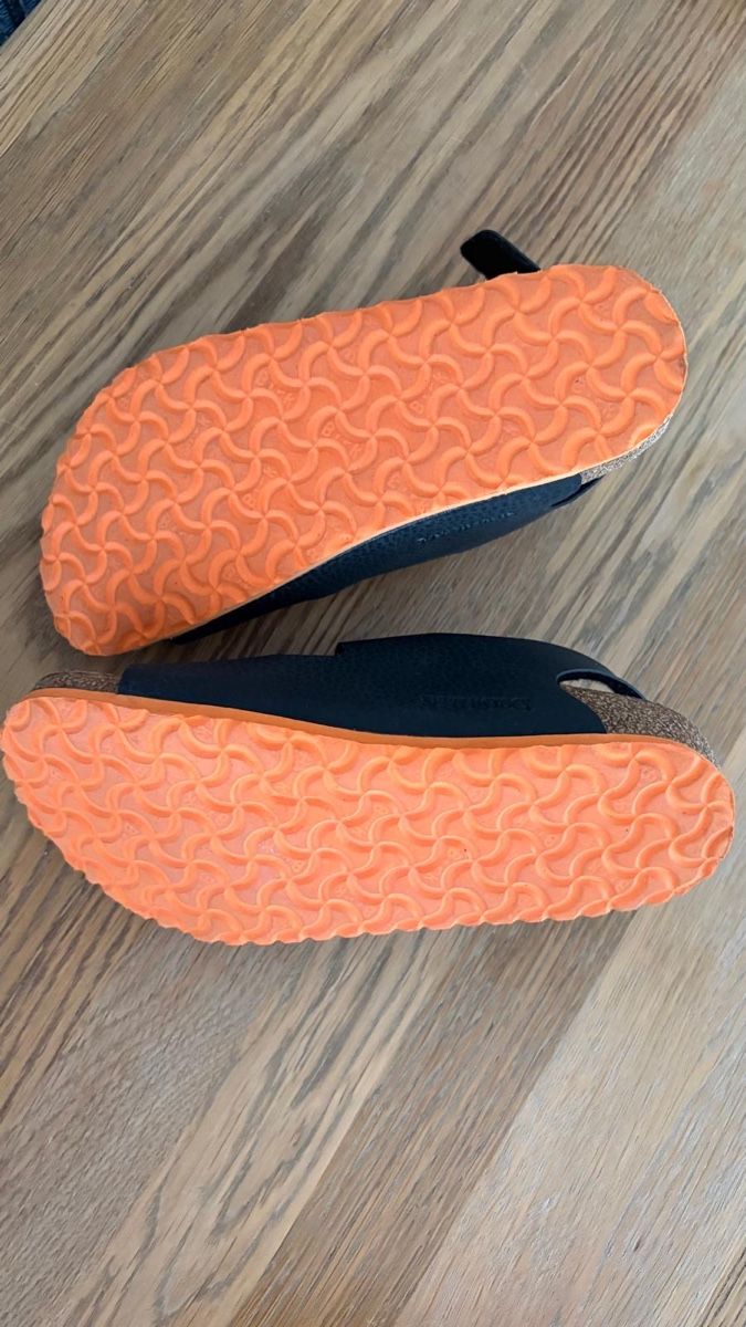 Birkenstock Scarpe per ragazzi: Birkenstock Kinder Hausschuhe Gr. 30 – Usato da Ostermundigen venduto da katant 1