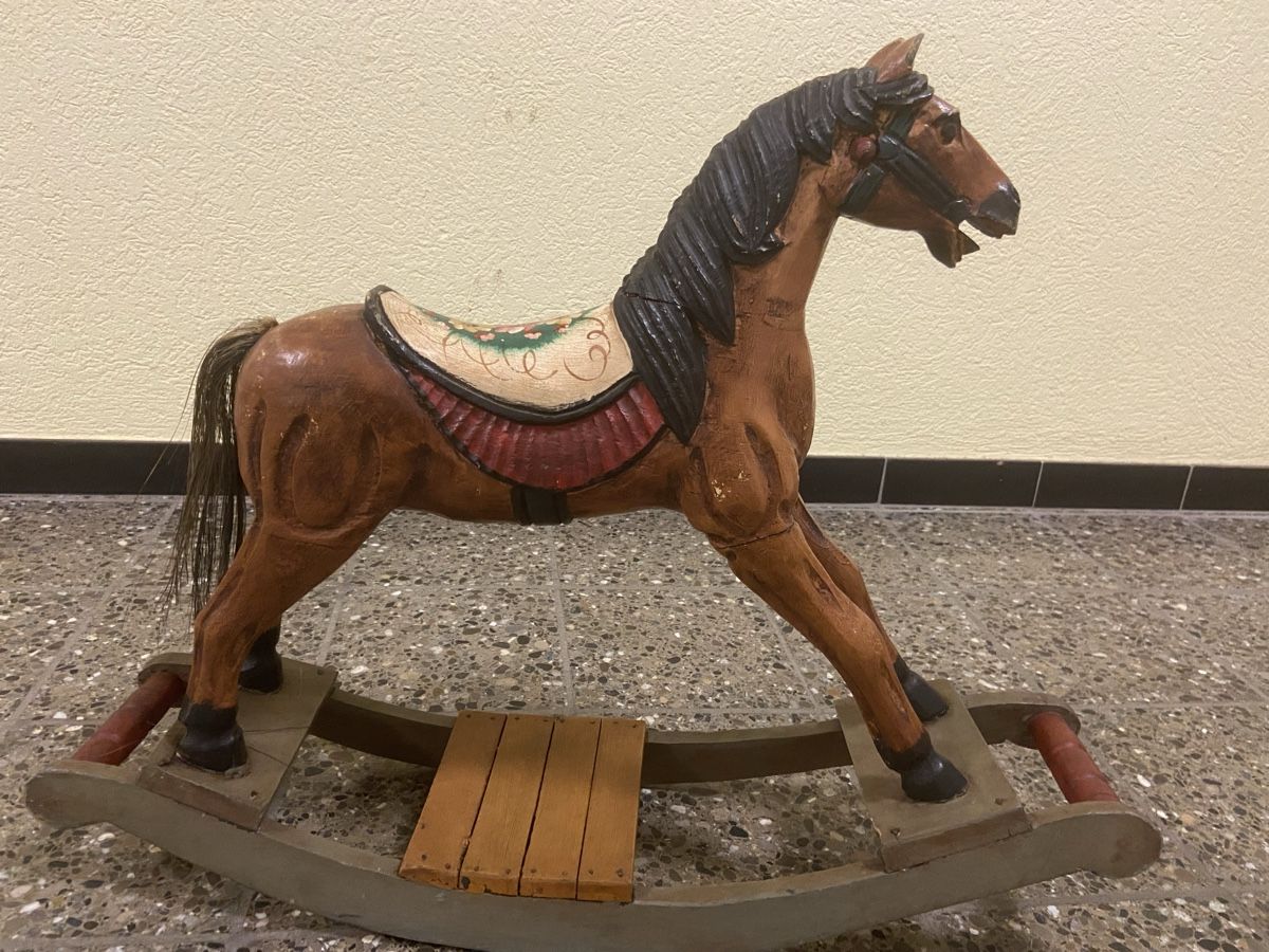 Statuette: Antikes Schaukelpferd aus Holz – Usato da Ostermundigen venduto da bargirl