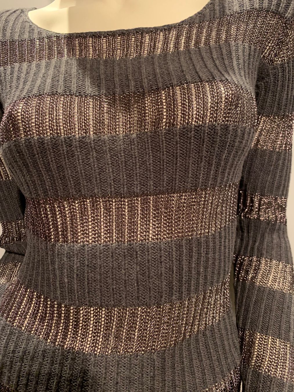 Maglioni & Felpe: Damen Pullover gestreift grau mit Glanzeffekt, Grösse S – Usato da Rosshäusern venduto da MiJoDoOl 2