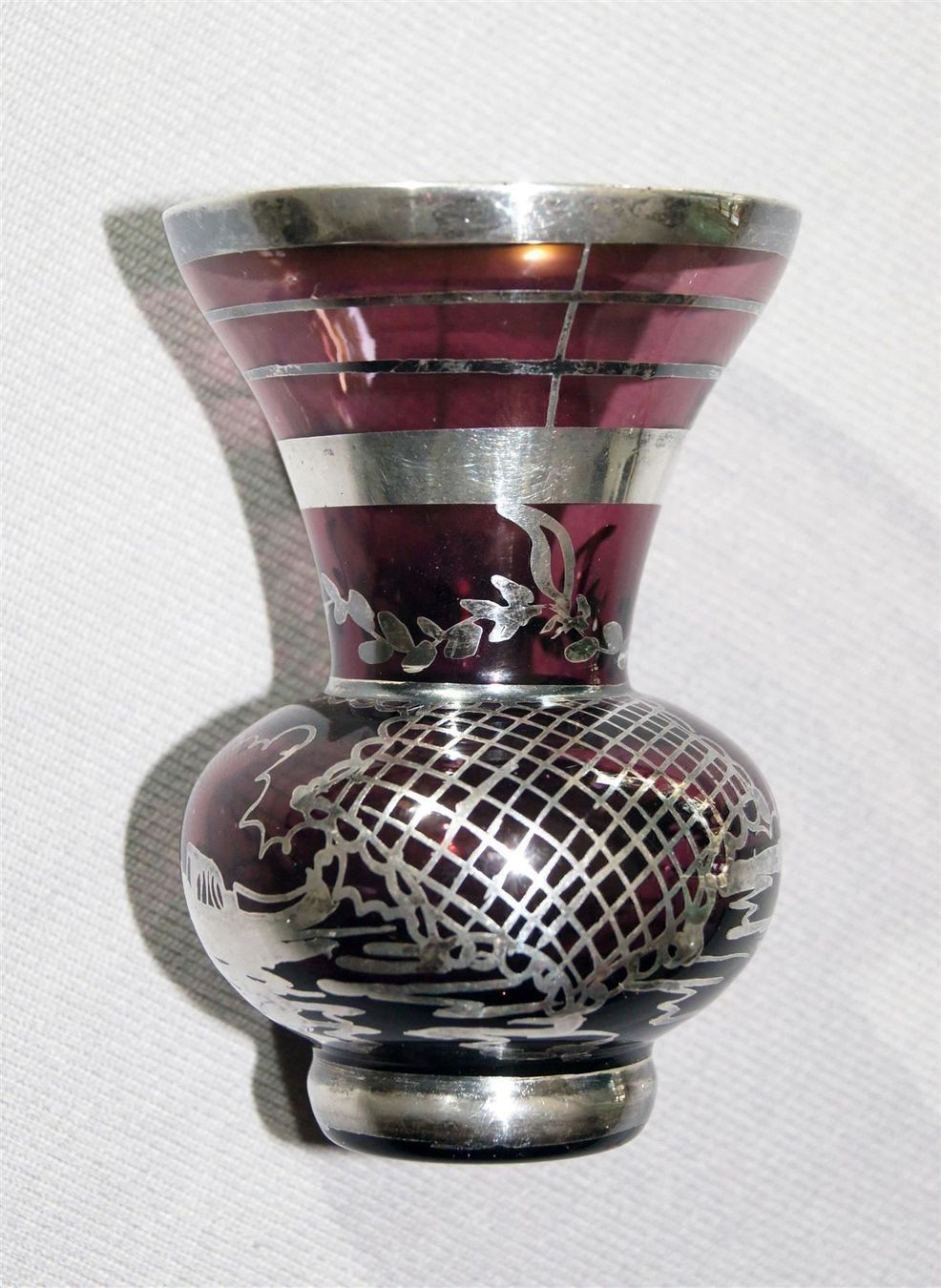 Murano Vasi & Recipienti: Weinrote Muranovase mit Silberauflage – Usato da Geroldswil venduto da ARTEFACTO 5