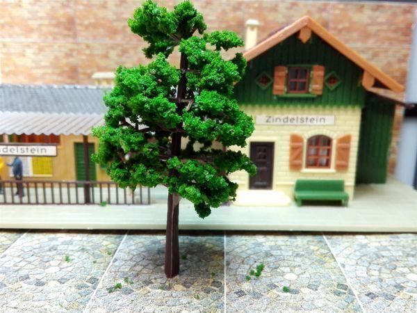 Modellini di ferrovie: Laubbäume H0, 10 Stück – Nuovo e nell'imballaggio originale da Luzern venduto da Salefactory