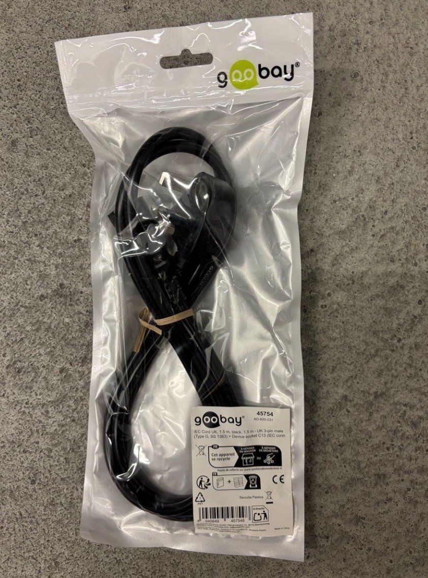 Cavi: UK Netzkabel C13, 1.5 Meter – Nuovo e nell'imballaggio originale da Wimmis venduto da Soccerfanshop