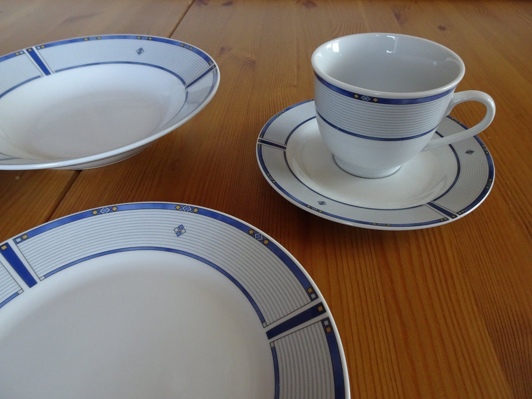Set di piatti: Geschirr Service 30teilig / Set 1 – Usato da Seuzach venduto da Tasil 1