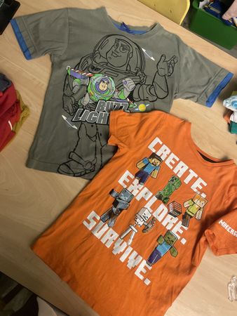 2 coole T-Shirts Gr.128 Buzz Lightyear/ Minecraft