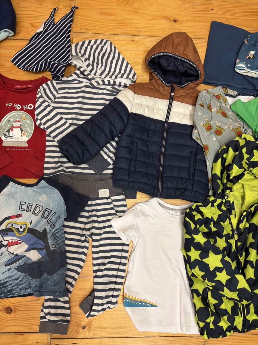 Lotti & Set di vestiti: Kleiderpaket Jungs, Grösse 98 – Usato da Büren an der Aare venduto da Nikito2001 2