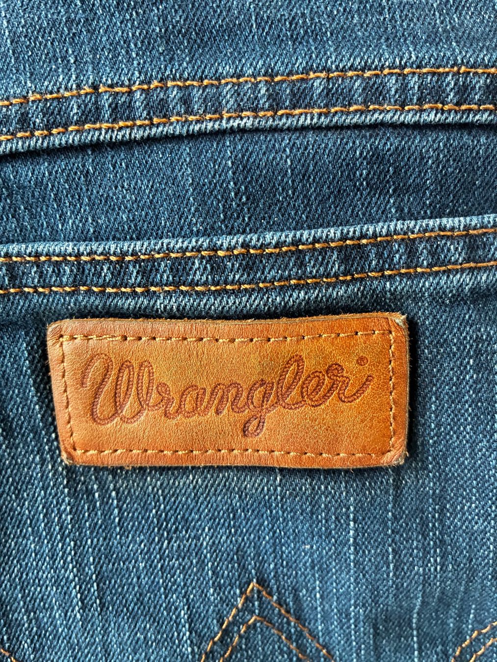 Wrangler Pantaloni: Pantalon équitation Western Wrangler – Usato da Corcelles-près-Payerne venduto da CyndelleMaiwen 5