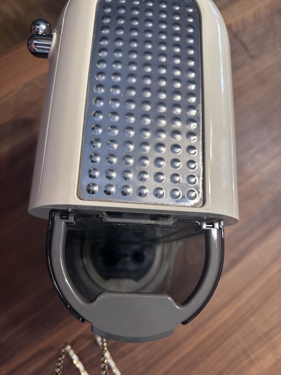 Smeg Macchine per caffè & Macchine per espresso: SMEG Siebträgermaschine Farbe Creme – Usato da Bergdietikon venduto da Joyosa 2