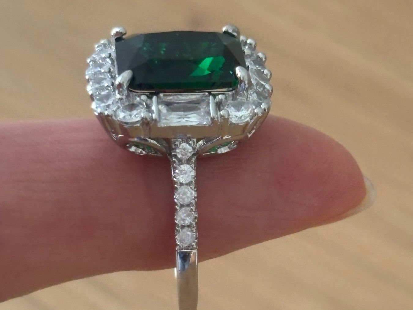 Bagues: Luxus Elegante Gr.19/9 Ring Farbe: Silber/ Grün – Neuf (Voir description) à Biel-Bienne par Roserosse13 5